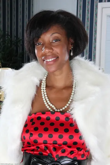 Ebony MILF Pulls Panties Aside and Spreads Her Holes