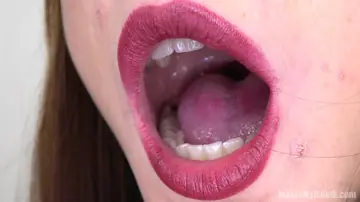 MILF Gives a Blowjob and Spreads for the Camera