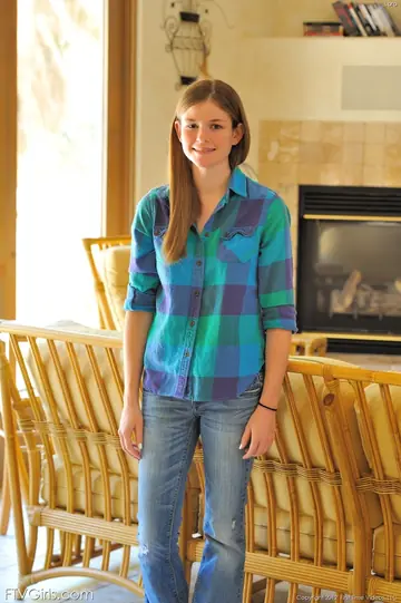 Lara Brookes – Redhead Shows Off Her Small Natural Tits in Jeans
