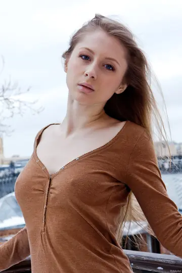 Daisy Gold – Tall Brunette Poses Nude Showing Her Small Natural Tits