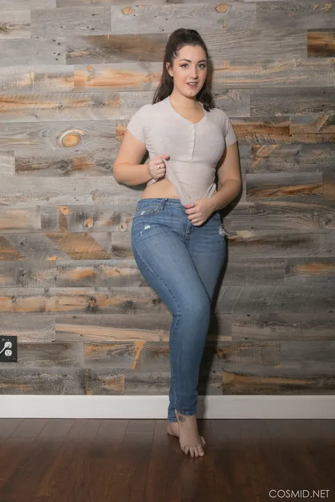 Lexi Lloyd: BBW Brunette Strips Out of Her Jeans and Panties – photo 1 of 16