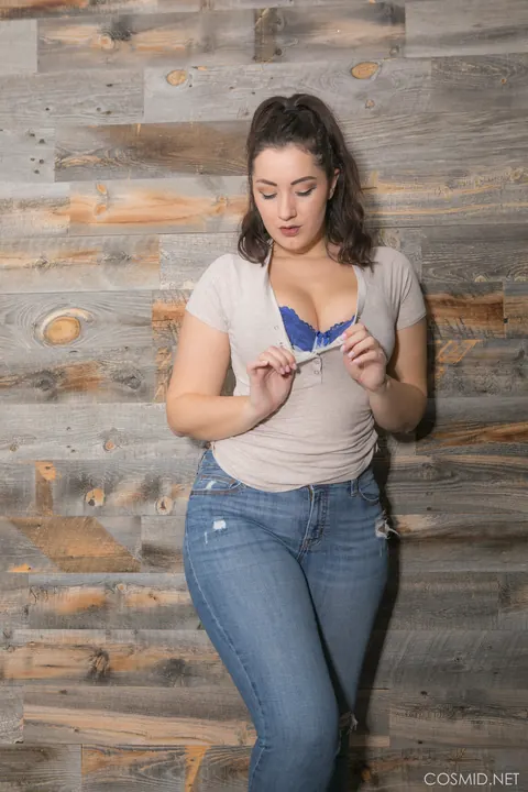 Lexi Lloyd: BBW Brunette Strips Out of Her Jeans and Panties – photo 3 of 16