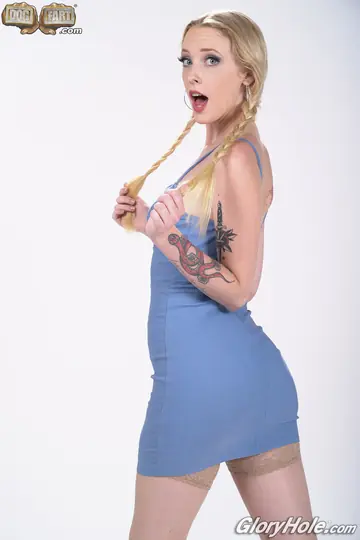 Marilyn Johnson – Slim Blonde in Stockings Takes Anal in Interracial Threesome