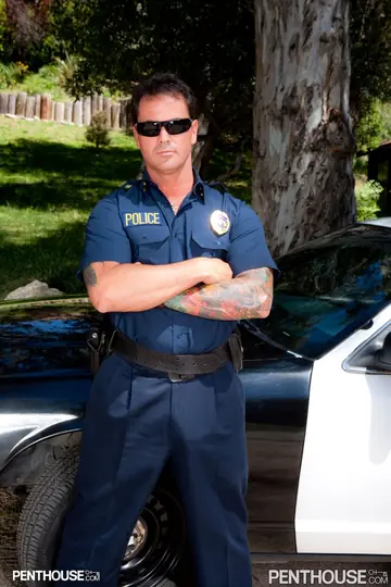 Brooke Banner – Blonde MILF in a Police Uniform Sucks and Takes Anal Outdoors
