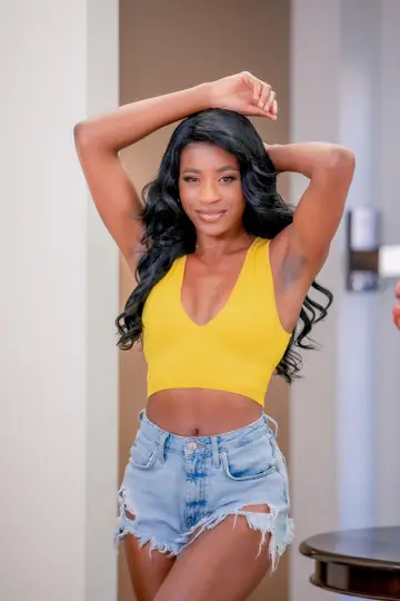 Nicole Kitt – Ebony Brunette in Shorts Gets Pussy Licked in Interracial Sex