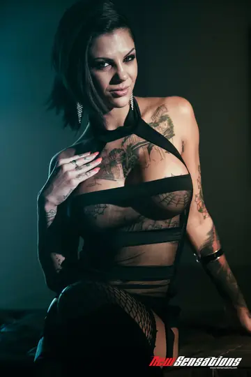 Bonnie Rotten – Busty Latina in Pantyhose and Boots Takes Anal in a Threesome