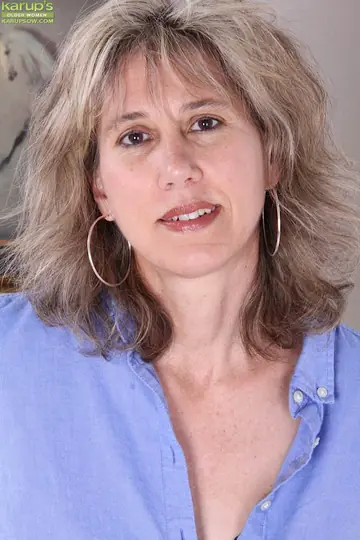 Mature Hairy Woman Peels Off Her Jeans to Finger and Spread