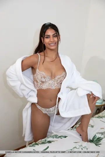 Daniella Vioti – Thick Brunette in Lingerie Spreads Her Shaved Pussy