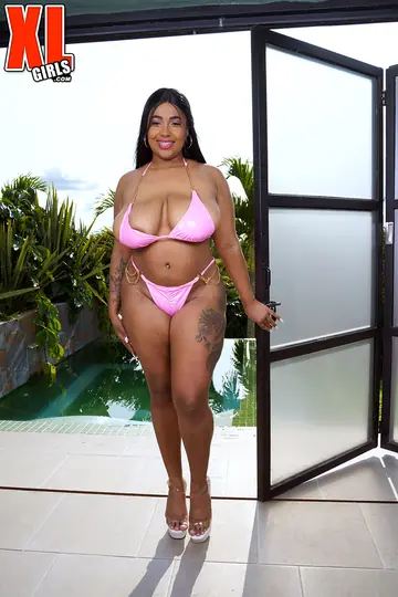 BBW Oils Her Big Tits Out of Her Bikini by the Pool