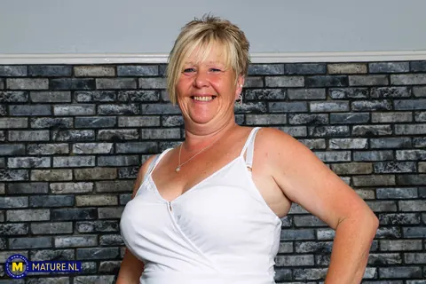 British Blonde MILF Uses a Toy – photo 4 of 21