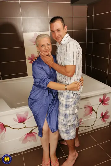 Curvy MILF Takes a Facial in the Bathroom