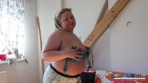 Mature BBW Spreads Her Shaved Pussy Wide – photo 4 of 21