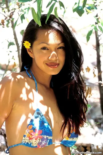 Iris Estrada – Petite Asian MILF Strips Nude on the Beach and in the Forest