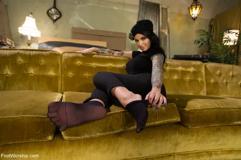 Christy Mack: Busty Brunette MILF Removes Her Socks and Spreads While Bound – photo 6 of 20