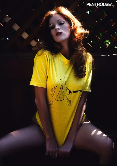Victoria Lynn Johnson: Redhead Reveals Her Natural Tits and Poses Nude – photo 14 of 20