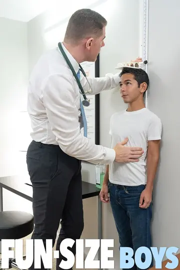 Hunky Doctor Gives Twink a Handjob Before Bareback Anal