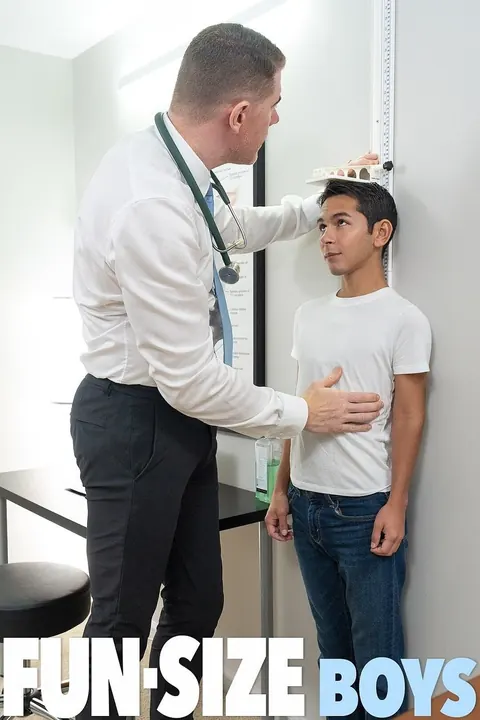 Hunky Doctor Gives Twink a Handjob Before Bareback Anal – photo 1 of 20