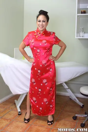 Kayme Kai – Busty Asian MILF Strips Out of Her Panties and Fingers Herself