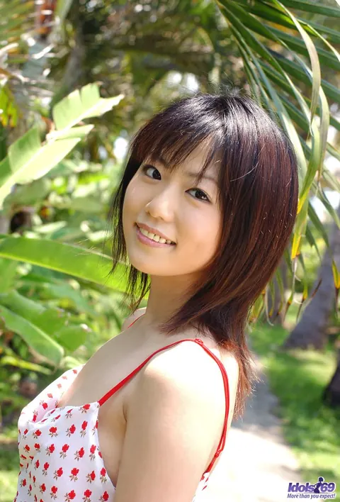Saki Ninomiya: Petite Japanese MILF Models Lingerie Outdoors – photo 16 of 16