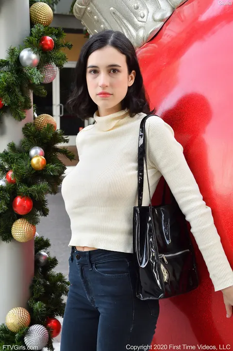 Giulia Wylde: Brunette with Big Natural Tits Flashes in Public and Masturbates – photo 4 of 15