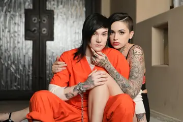 Leigh Raven – Thick Tattooed Brunette Has Lesbian Sex on the Sofa