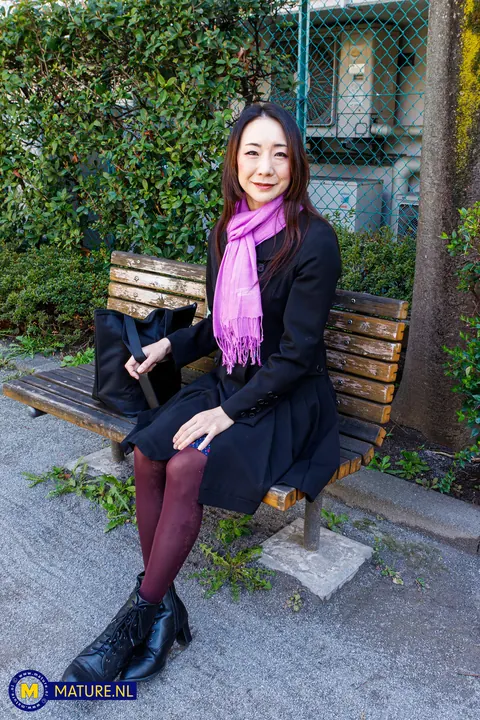 Miho Wakabayashi: Slim Japanese MILF Poses Nude Outdoors – photo 10 of 20