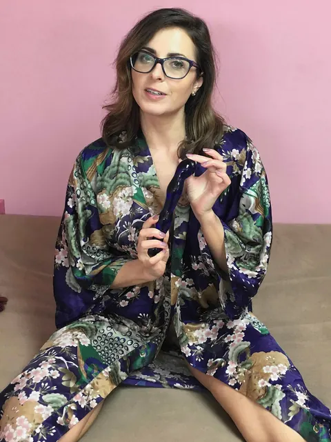 Helena Price: Hairy MILF in Glasses Masturbates with a Dildo – photo 3 of 20