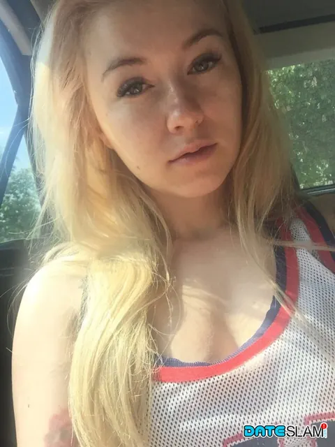 Misha Cross: Tattooed Blonde Strips Naked for Phone Selfies – photo 3 of 12