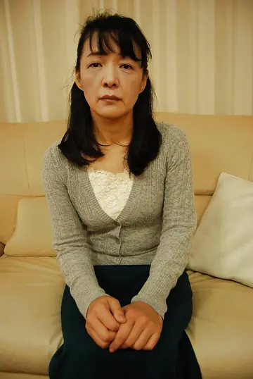 Kiyoe Majima – Mature Asian Brunette Strips Off Her Lingerie and Fingers Her Hairy Bush