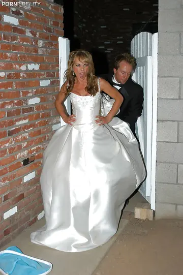 Shayla LaVeaux – Blonde MILF Bride in Wedding Dress Gives a Blowjob and Takes Anal Doggy Style