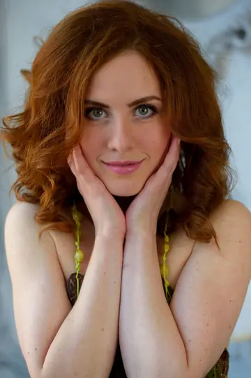 Redhead Shows Off Her Hairy Pussy in Nude Poses