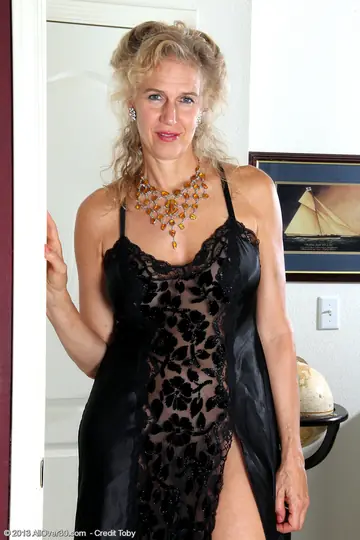 Cally Jo – Mature British Blonde Strips Off Her Dress to Finger Her Pussy and Spread Wide