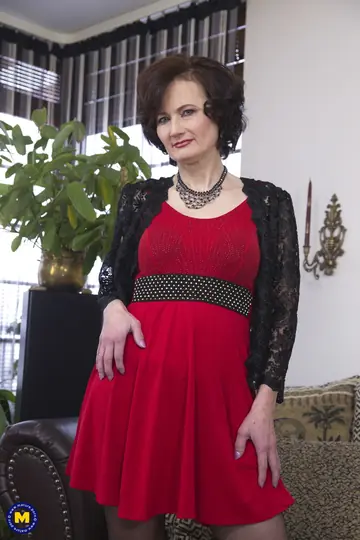 Alice Sharp – Mature Czech BBW in Stockings Lifts Her Skirt to Finger Her Pussy