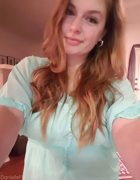 Danielle Delaunay: Blonde Amateur with Big Natural Tits Snaps Selfies – photo 2 of 15