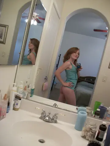 Lucy Fire – Petite Redhead Fingers Her Pussy in a Mirror Selfie