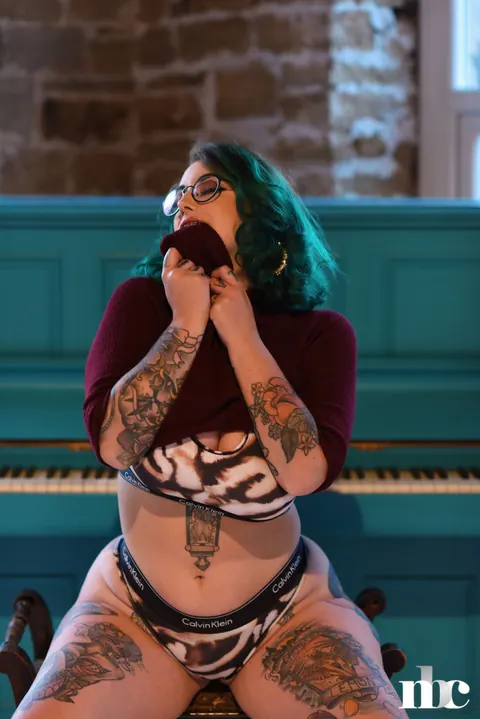 Galda Lou: BBW with Big Tits Strips Out of Her Dress and Glasses – photo 7 of 21