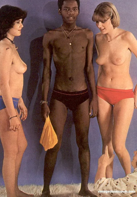 Vintage Short-Haired Woman Kneels Between Two BBCs – photo 3 of 20