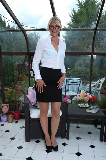 Jentina Small – Thick Blonde MILF in Pantyhose and Glasses Spreads Wide
