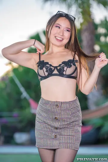 Yiming Curiosity – Chinese Brunette with Small Natural Tits Takes a Facial