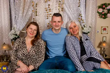 Two Curvy MILFs Share a Cock for a Double Facial
