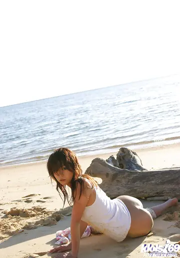 Japanese Woman Strips Nude and Poses on the Beach