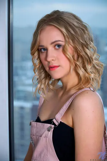Easy Di – Curly Russian Blonde Spreads Her Shaved Pussy by the Window