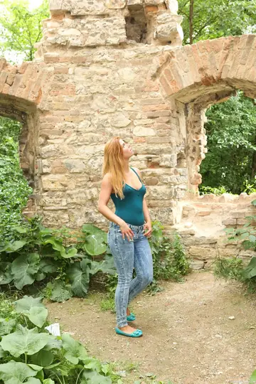 Chrissy Fox – Czech Redhead with Big Tits Masturbates in Jeans Outdoors