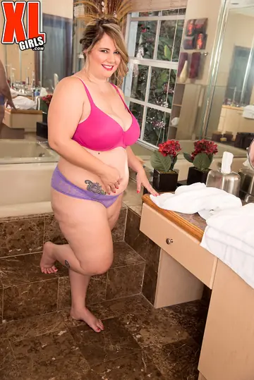 CJ Woods – Blonde BBW Strips Off Her Lingerie in the Bathroom