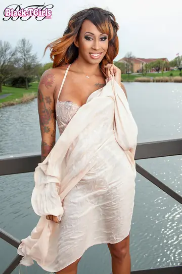 Trans Woman Peels Off Her Top and Poses Nude