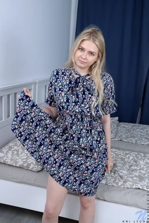 Pale Blonde Masturbates with a Vibrator on the Bed – photo 1 of 16