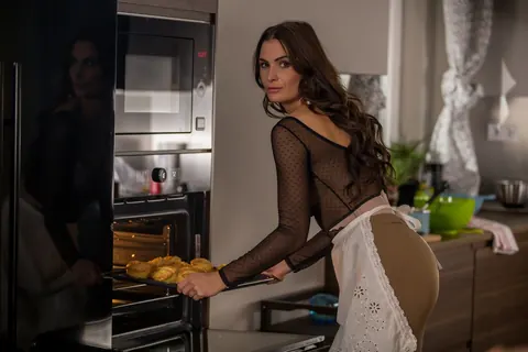 Juliette Cosmo: Brunette Strips Nude on the Kitchen Counter – photo 2 of 10