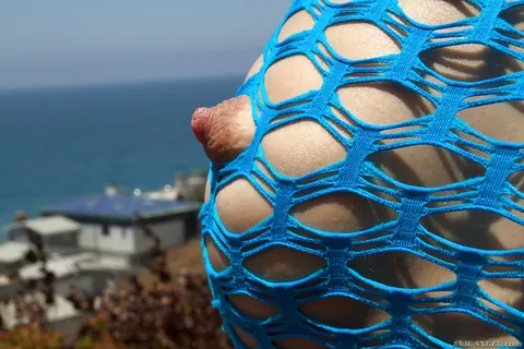 Anikka Albrite: Thick Blonde MILF Pulls Aside Her Panties for Anal Outdoors – photo 10 of 16
