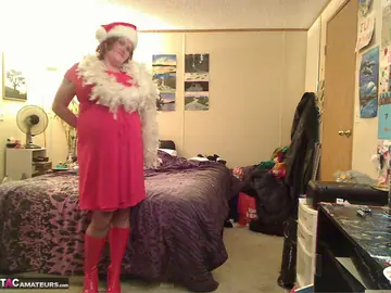 Misha Milf – Thick Redhead MILF Unwraps Christmas Outfit in Boots