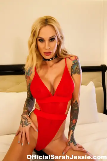 Sarah Jessie – Tattooed Blonde MILF Strips Out of Her Bodysuit on the Bed